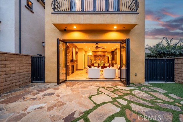 212 Baltimore Avenue, Huntington Beach CA: https://media.crmls.org/medias/47b79cb5-e654-4abe-be32-0bd9ebc76ed9.jpg