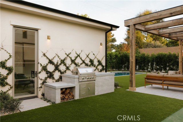 Detail Gallery Image 43 of 50 For 4748 Noble Ave, Sherman Oaks,  CA 91403 - 5 Beds | 5/1 Baths