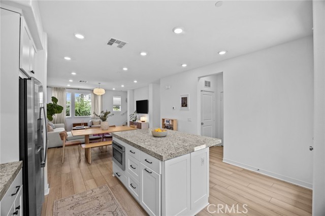 Detail Gallery Image 12 of 47 For 323 Adela, Lake Forest,  CA 92630 - 3 Beds | 3/1 Baths