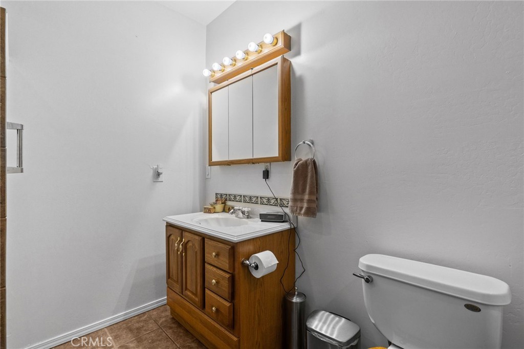 https://media.crmls.org/medias/47b90d6c-9541-4386-9121-b0ffb4b622f0.jpg?preset=X-Large