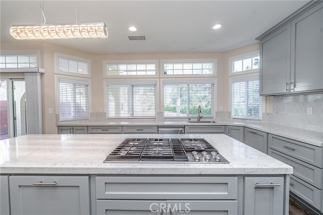 Detail Gallery Image 12 of 29 For 429 Somerset Cir, Corona,  CA 92879 - 4 Beds | 3 Baths