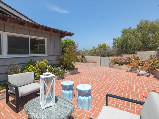 1013 Via Nogales, Palos Verdes Estates, California 90274, 2 Bedrooms Bedrooms, ,2 BathroomsBathrooms,Residential,Sold,Via Nogales,PV21160939