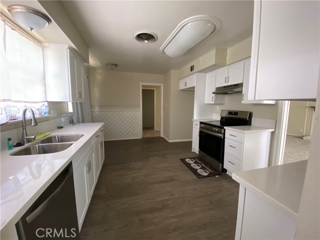 Detail Gallery Image 5 of 14 For 44446 Loneoak Ave, Lancaster,  CA 93534 - 3 Beds | 2 Baths