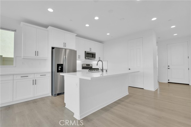 Detail Gallery Image 8 of 44 For 23798 Solaris Ct, Corona,  CA 92883 - 4 Beds | 3 Baths