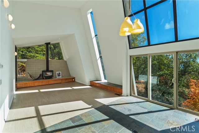 Detail Gallery Image 3 of 75 For 22 Holly Dr, Running Springs,  CA 92382 - 3 Beds | 2/1 Baths