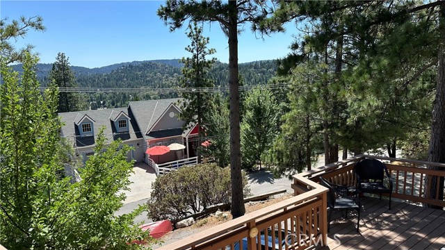 Detail Gallery Image 3 of 26 For 27808 Alpen Dr, Lake Arrowhead,  CA 92352 - 4 Beds | 3/1 Baths