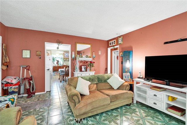 470 E Home Street, Long Beach CA: https://media.crmls.org/medias/47be1c88-95c7-46e1-8570-2caa8be59db3.jpg
