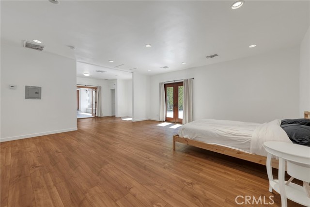 11159 La Maida Street, North Hollywood CA: https://media.crmls.org/medias/47be5d20-acf2-45fa-a40b-71b72788de2d.jpg