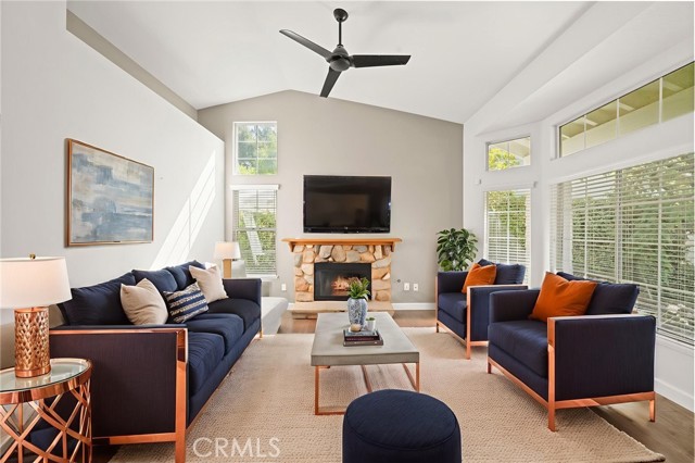27054 Riversbridge Way, Valencia CA: https://media.crmls.org/medias/47be6447-06a7-4d6e-a81c-951d885f6b0e.jpg