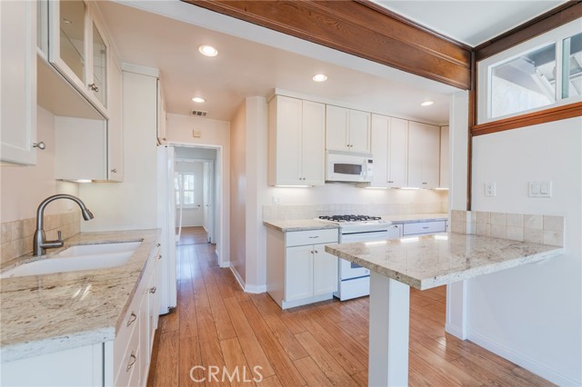 2605 Robinson Street, Redondo Beach CA: https://media.crmls.org/medias/47be9de5-4a46-4b28-80bd-50ed96f24976.jpg