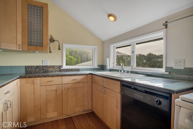 2052 N Alvarado N Street, Los Angeles CA: https://media.crmls.org/medias/47c04ec3-b938-4161-bd1d-dd393f484cd3.jpg