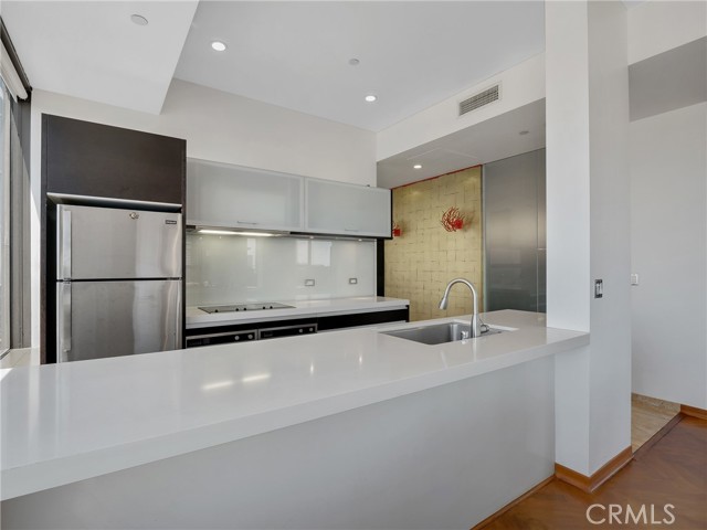 Detail Gallery Image 10 of 49 For 1100 Wilshire Bld #2911,  Los Angeles,  CA 90017 - 2 Beds | 1 Baths