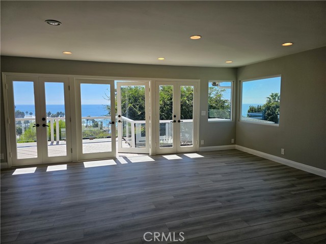 Detail Gallery Image 4 of 36 For 31018 Aliso Cir, Laguna Beach,  CA 92651 - 4 Beds | 2/1 Baths