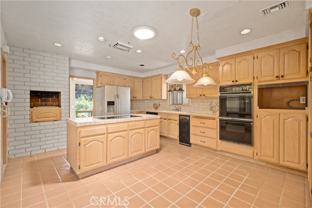 Kitchen w/table area