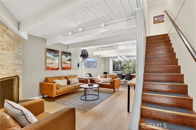 Detail Gallery Image 6 of 40 For 104 Highway 173, Lake Arrowhead,  CA 92352 - 3 Beds | 3 Baths