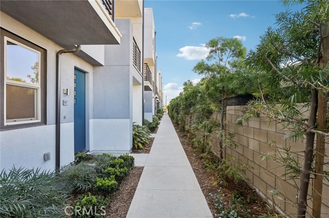 Front Image Thumbnail for CROC26048056