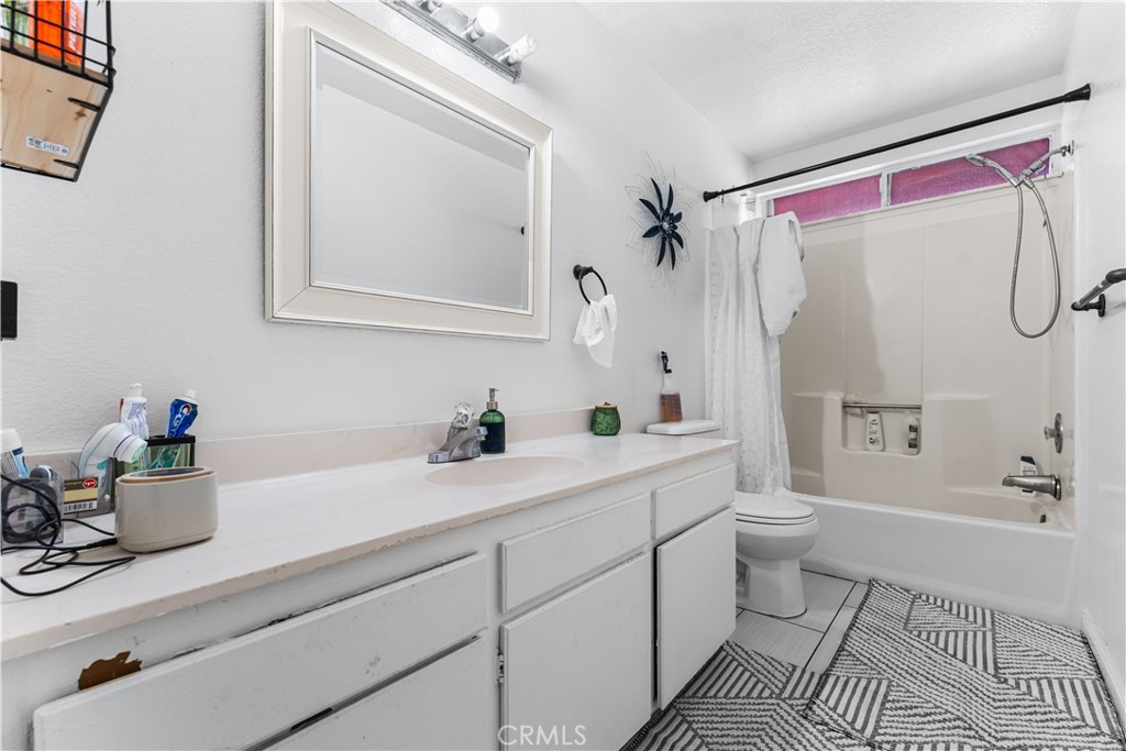 https://media.crmls.org/medias/47c43a82-6597-4d4a-8c56-b7f25e76abbc.jpg?preset=X-Large