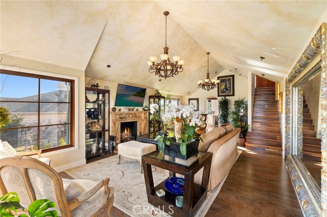 Detail Gallery Image 5 of 34 For 486 Holly St, Laguna Beach,  CA 92651 - 4 Beds | 4 Baths