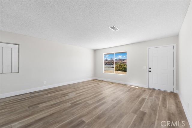 Detail Gallery Image 10 of 45 For 40596 Fieldspring, Lancaster,  CA 93535 - 3 Beds | 2 Baths