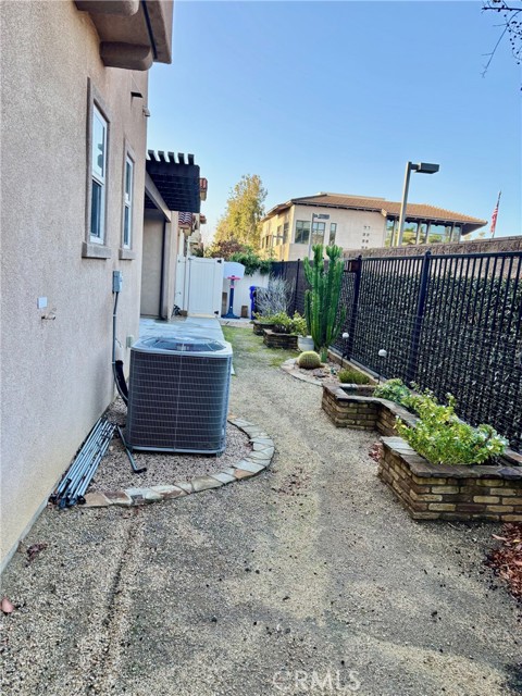 Detail Gallery Image 21 of 33 For 435 Golden Bear Ln, Upland,  CA 91786 - 4 Beds | 2/1 Baths