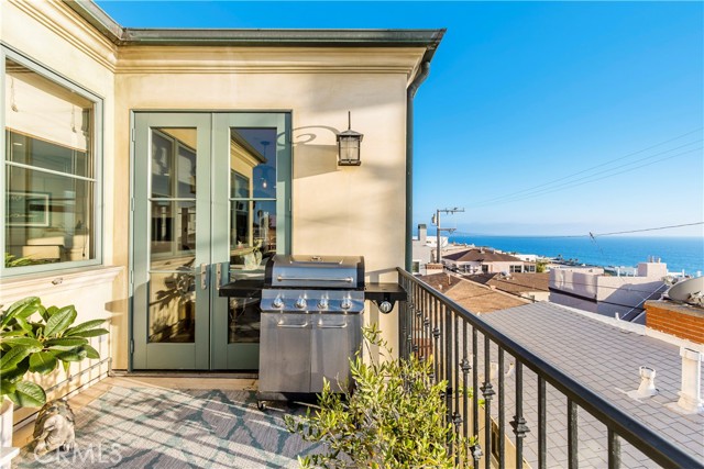 Detail Gallery Image 14 of 43 For 320 33rd Pl, Manhattan Beach,  CA 90266 - 3 Beds | 4 Baths