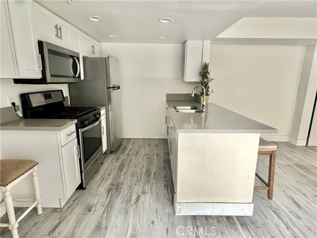 Detail Gallery Image 8 of 18 For 1052 S Mariposa Ave #105,  Los Angeles,  CA 90006 - 2 Beds | 2 Baths