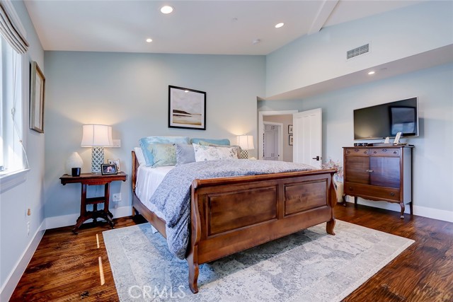1833 8th Street, Manhattan Beach CA: https://media.crmls.org/medias/47c6b252-a502-4c86-ab1b-471380f8eec5.jpg