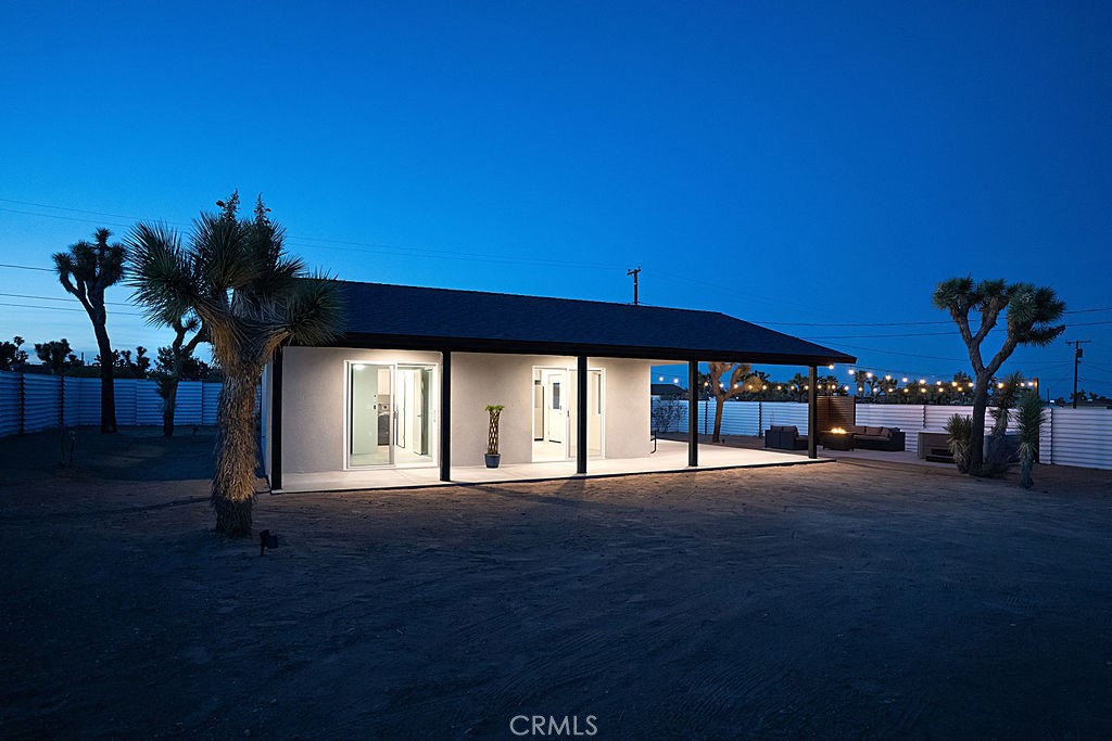 https://media.crmls.org/medias/47c817d9-909d-4c45-8d45-e3c8c53d185e.jpg?preset=X-Large