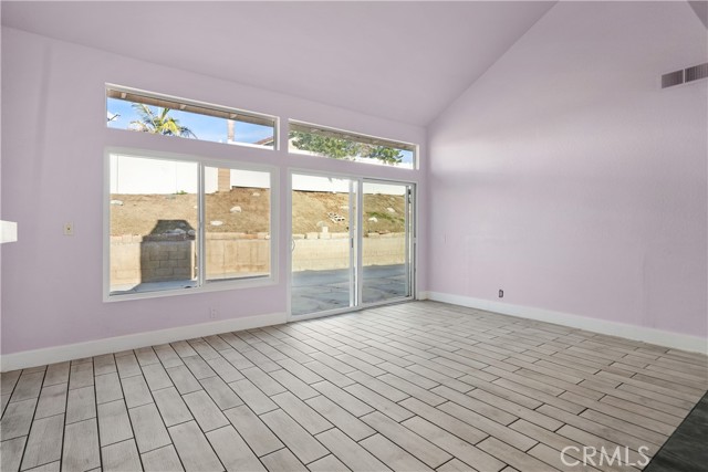 Detail Gallery Image 14 of 41 For 3327 Deaver Dr, Corona,  CA 92882 - 3 Beds | 3 Baths