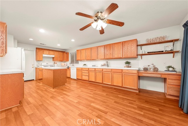 Detail Gallery Image 16 of 53 For 43635 Castle Cir, Lancaster,  CA 93535 - 5 Beds | 3 Baths