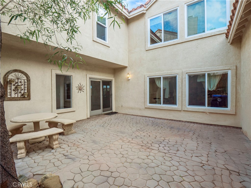 https://media.crmls.org/medias/47c8e00b-9232-4d06-be91-54cbef0580d2.jpg?preset=X-Large