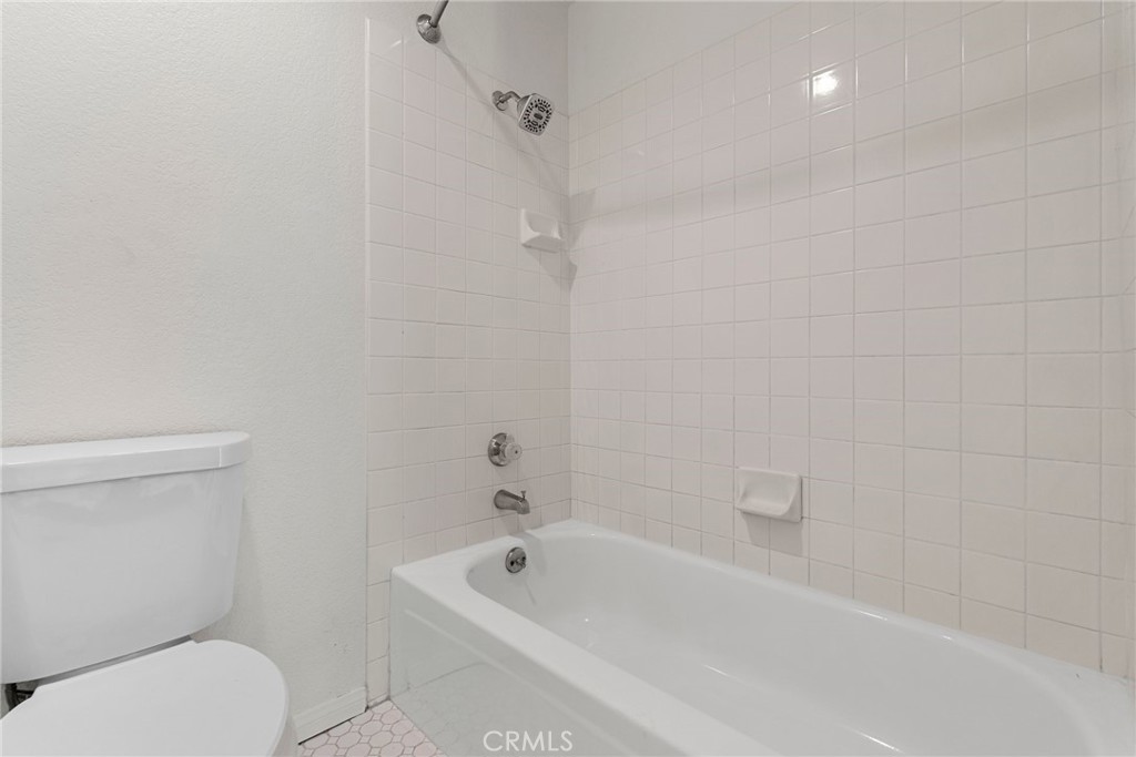 https://media.crmls.org/medias/47c9c405-1154-44f9-8362-c94d6218baf6.jpg?preset=X-Large
