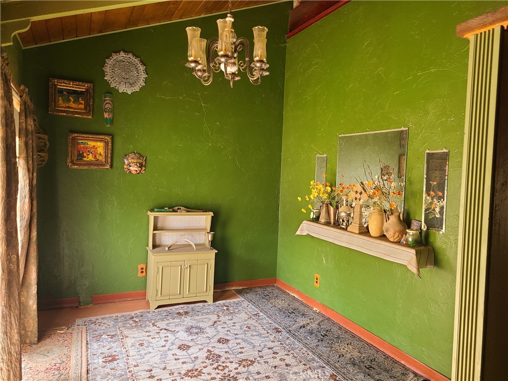 https://media.crmls.org/medias/47ccb491-3f43-419f-90c4-7312bda92273.jpg?preset=X-Large