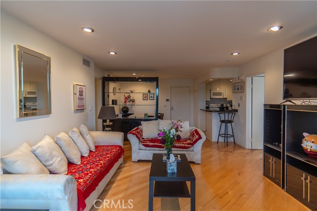 4239 Via Arbolada, Los Angeles CA: https://media.crmls.org/medias/47cd88ff-c2c0-48fd-b996-c5f074d6d789.jpg
