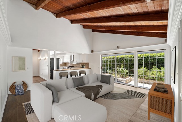 Detail Gallery Image 12 of 39 For 23172 Gainford St, Woodland Hills,  CA 91364 - 3 Beds | 2/1 Baths