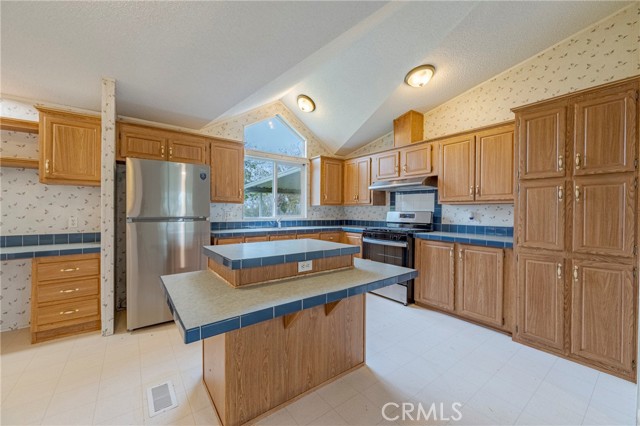 4000 Mariposa Way, Merced CA: https://media.crmls.org/medias/47d0610d-94ed-4f5f-a9a3-d5b2be4bf9d7.jpg