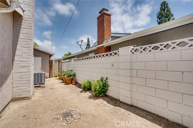5272 Caliente Drive, Huntington Beach CA: https://media.crmls.org/medias/47d095e4-37c3-44e0-9847-4957013a9b30.jpg