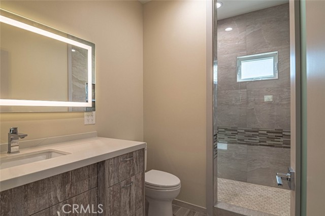 Detail Gallery Image 16 of 50 For 18748 Collins St, Tarzana,  CA 91356 - 4 Beds | 3 Baths