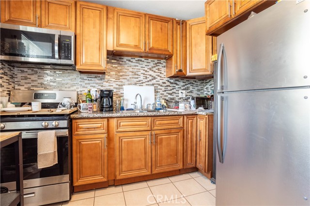 6402 Graves Avenue, Van Nuys CA: https://media.crmls.org/medias/47d1071a-d575-466c-9718-f88687b1f357.jpg