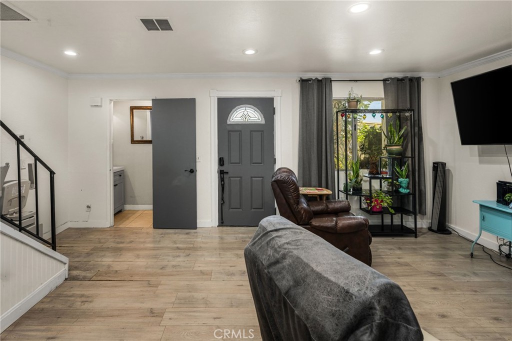 7381 Katella Avenue, photo 4