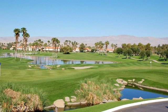 144 Desert Falls Circle, Palm Desert CA: https://media.crmls.org/medias/47d2907d-9d7b-49cd-8928-7d2a3aaaba5e.jpg