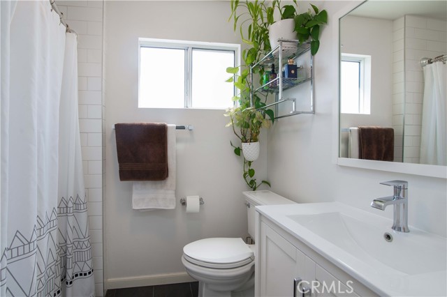 upstairs full bath...