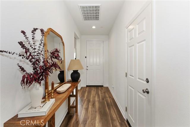 Detail Gallery Image 3 of 24 For 7672 Kuvera Bend, Riverside,  CA 92507 - 3 Beds | 2 Baths