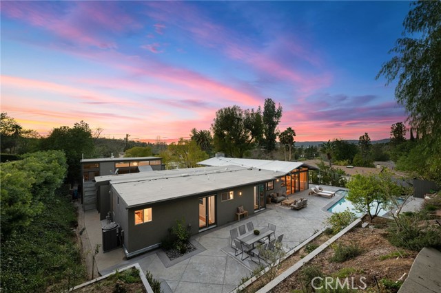 Detail Gallery Image 40 of 51 For 4750 Poe Ave, Woodland Hills,  CA 91364 - 4 Beds | 4 Baths