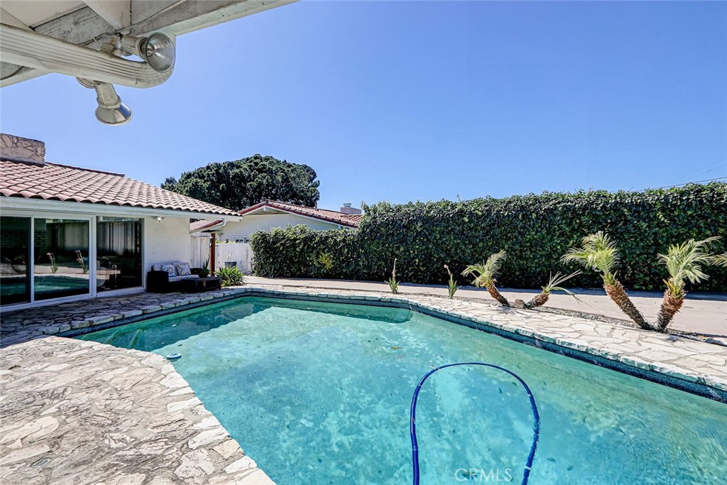 2552 Palos Verdes Drive W