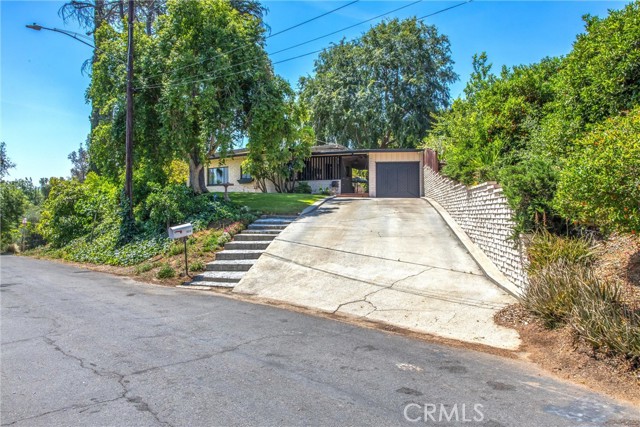 1872 Arroyo Drive, Riverside CA: https://media.crmls.org/medias/47d89fa2-630a-4680-999b-1347277a3152.jpg
