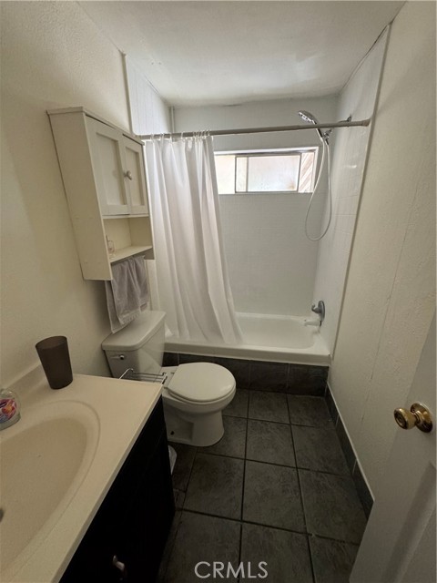 Detail Gallery Image 8 of 14 For 17225 Valley #10,  Fontana,  CA 92335 - 3 Beds | 2 Baths