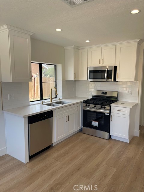 Detail Gallery Image 8 of 25 For 647 E Jenner Street, Lancaster,  CA 93535 - 3 Beds | 3 Baths