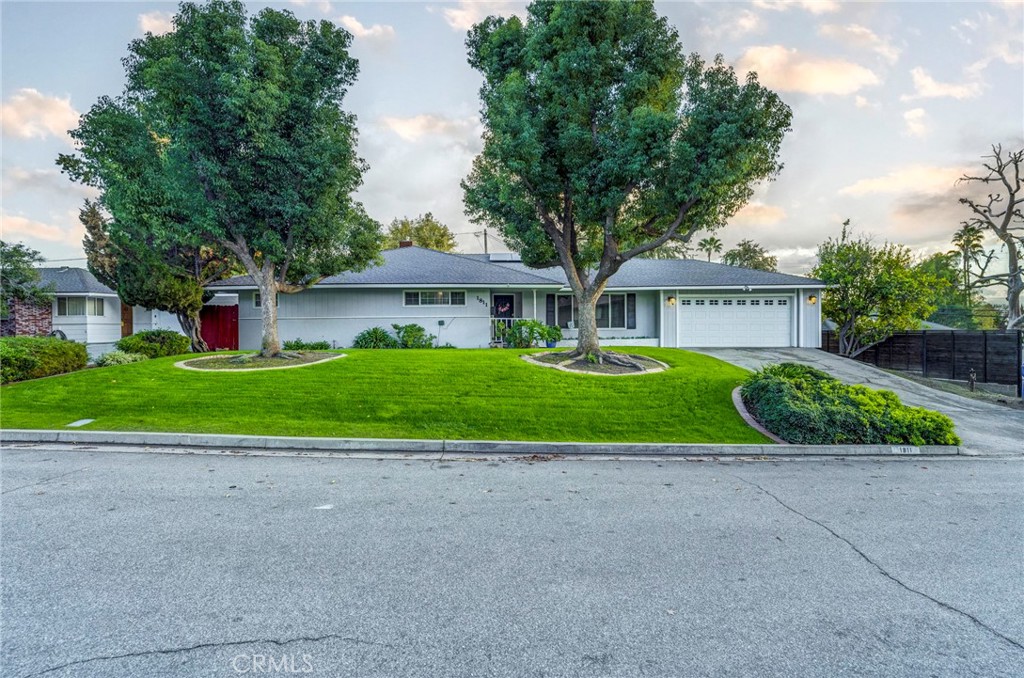 47Dbe485 Cbb0 4223 A12F 2583E8Be417B 1811 Country Club, Bakersfield, Ca 93306 &Lt;Span Style='BackgroundColor:transparent;Padding:0Px;'&Gt; &Lt;Small&Gt; &Lt;I&Gt; &Lt;/I&Gt; &Lt;/Small&Gt;&Lt;/Span&Gt;