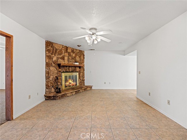 Detail Gallery Image 11 of 43 For 11935 Wapato Rd, Apple Valley,  CA 92308 - 4 Beds | 2 Baths